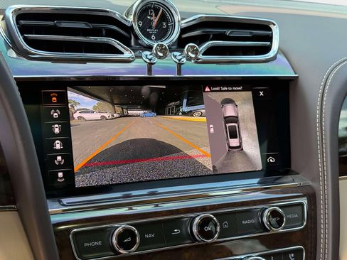Used 2022 Bentley Bentayga image 51
