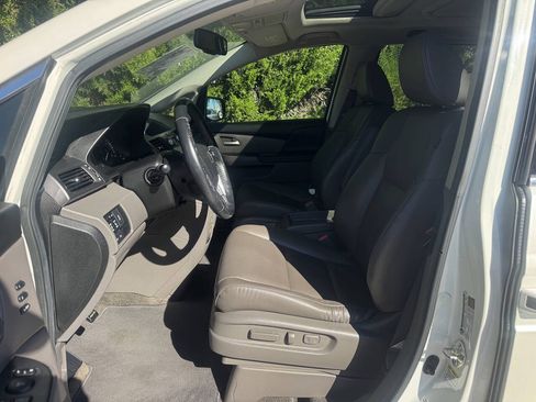 Used 2013 Honda Odyssey Touring Elite image 10