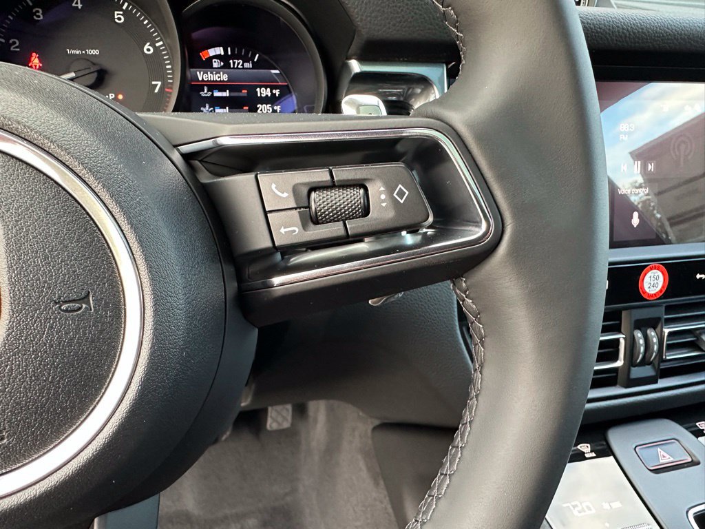 Certified 2026 Porsche Macan AWD/4WD image 17