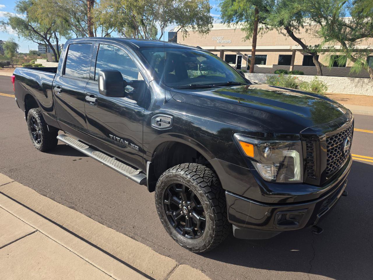Used 2018 Nissan Titan SV w/ SV Convenience Package AWD/4WD image 19