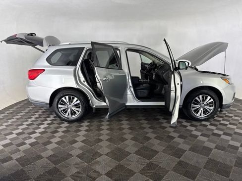 Used 2019 Nissan Pathfinder SL FWD image 13