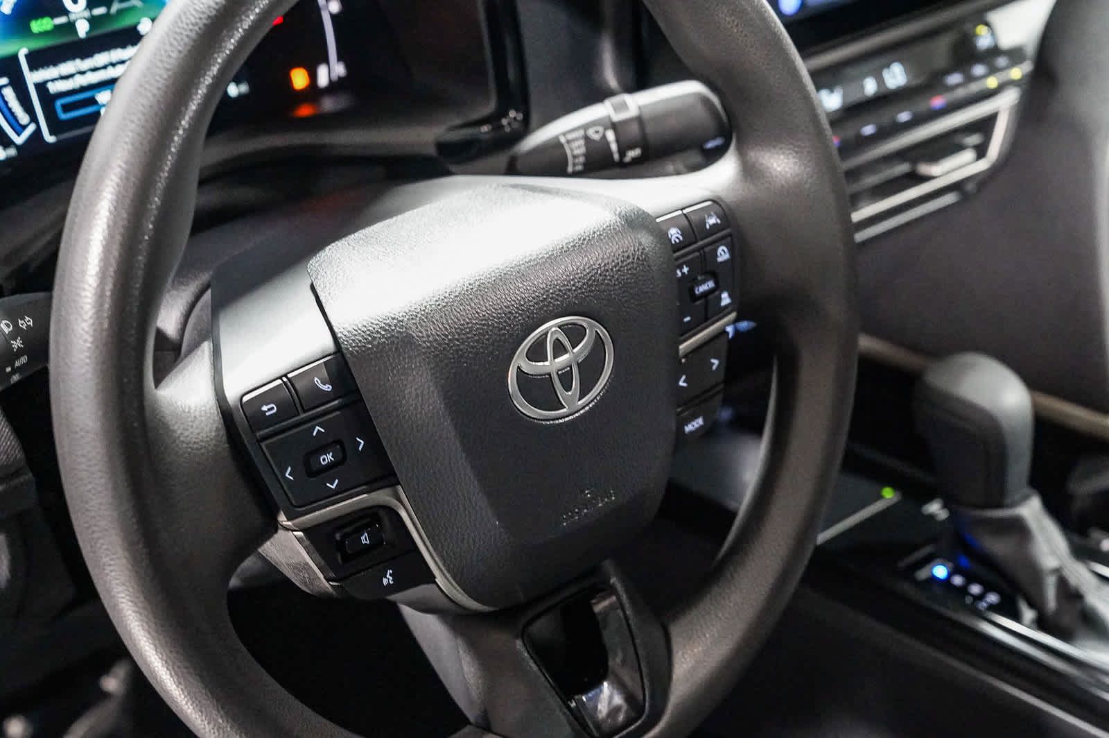 Used 2025 Toyota Camry LE w/ Convenience Package FWD image 20