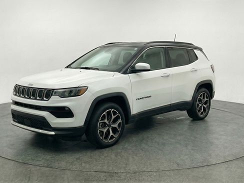 Used 2025 Jeep Compass Limited image 3