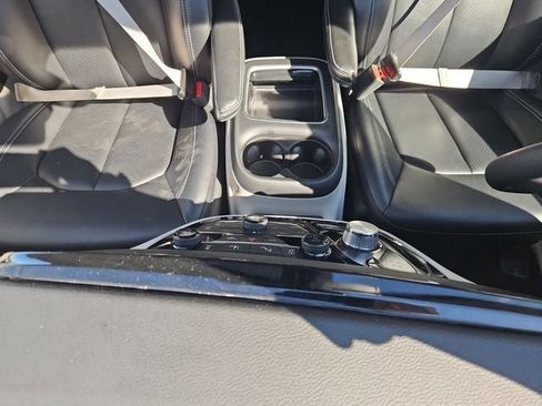 Used 2024 Chrysler Pacifica Touring-L image 28