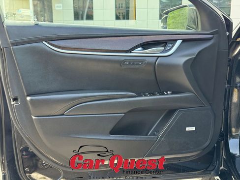 Used 2019 Cadillac XTS Luxury image 11