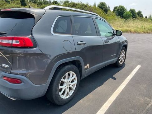 Used 2016 Jeep Cherokee Latitude w/ Cold Weather Group AWD/4WD image 5