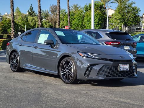 Used 2025 Toyota Camry XSE image 1