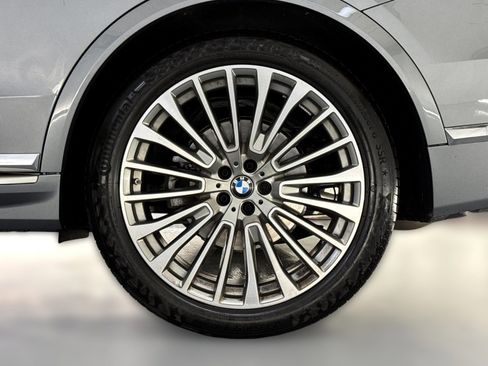 Used 2023 BMW X7 xDrive40i w/ Premium Package image 11