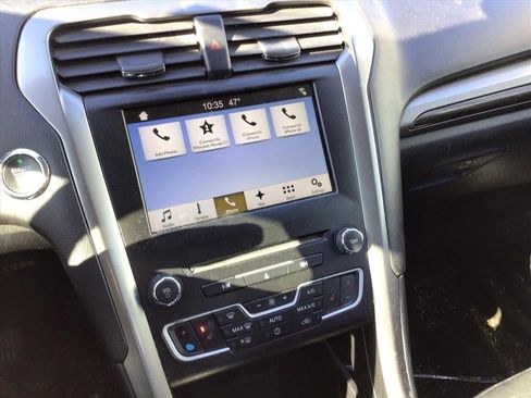 Used 2018 Ford Fusion SE w/ Equipment Group 602A image 22