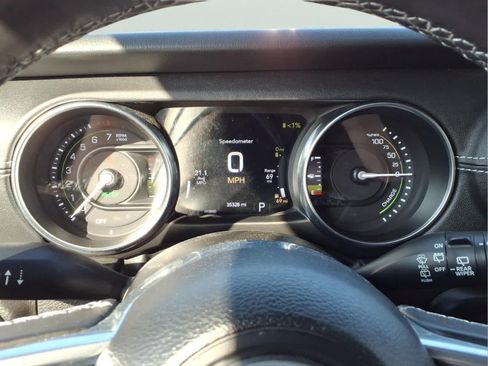 Used 2022 Jeep Wrangler Unlimited Sahara w/ Cold Weather Group AWD/4WD image 19