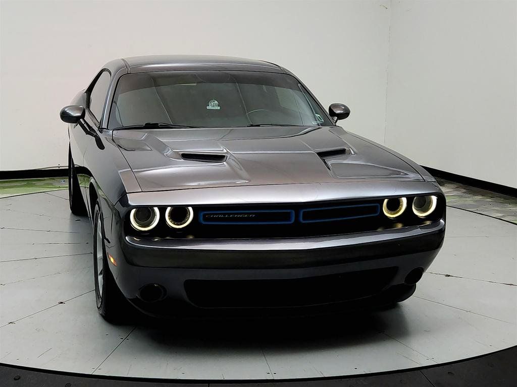 Used 2020 Dodge Challenger SXT RWD image 2
