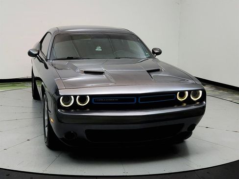 Used 2020 Dodge Challenger SXT RWD image 2