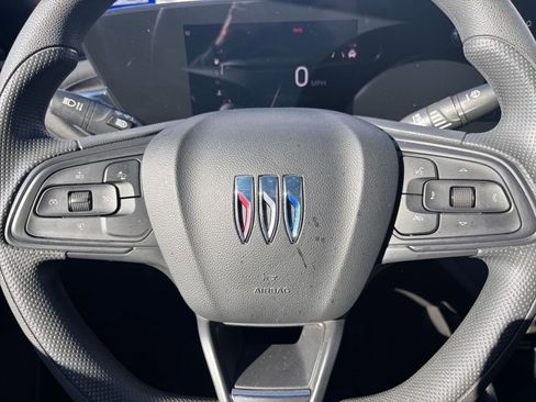 Used 2025 Buick Envista Preferred image 25