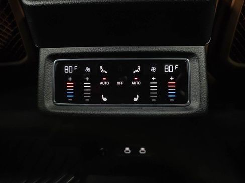 Used 2022 Audi e-tron Premium Plus image 18