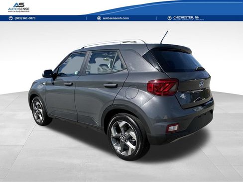Used 2025 Hyundai Venue SEL FWD image 3