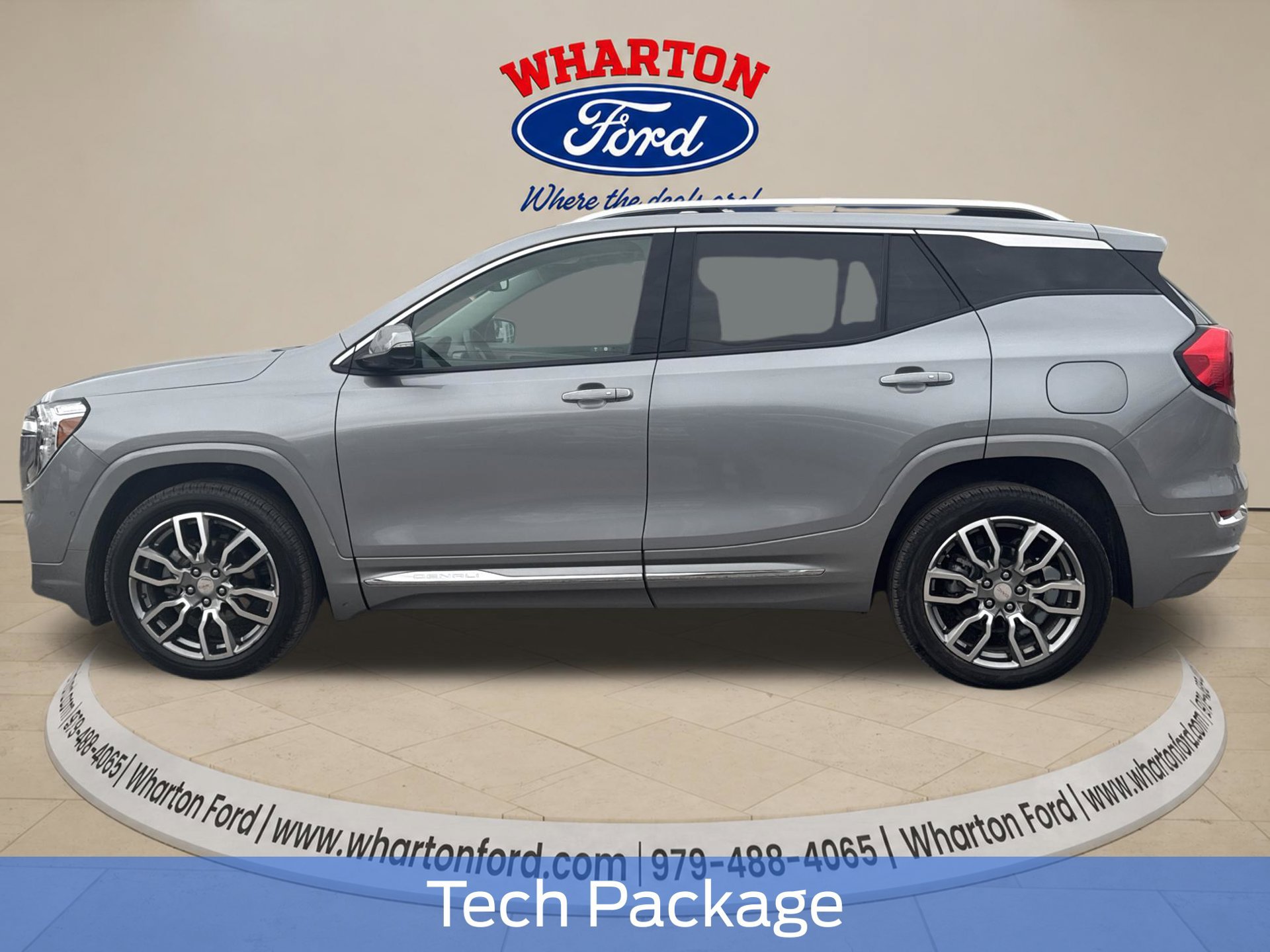 Used 2024 GMC Terrain Denali w/ Denali Premium Package AWD/4WD image 3