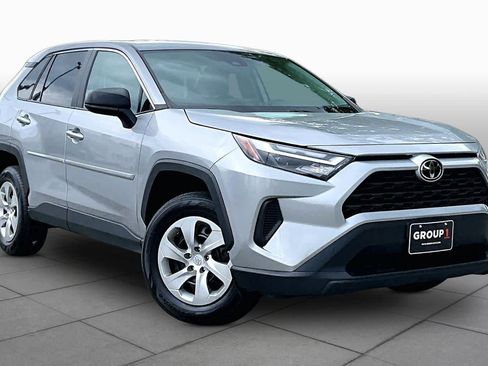 Used 2023 Toyota RAV4 LE AWD/4WD image 3