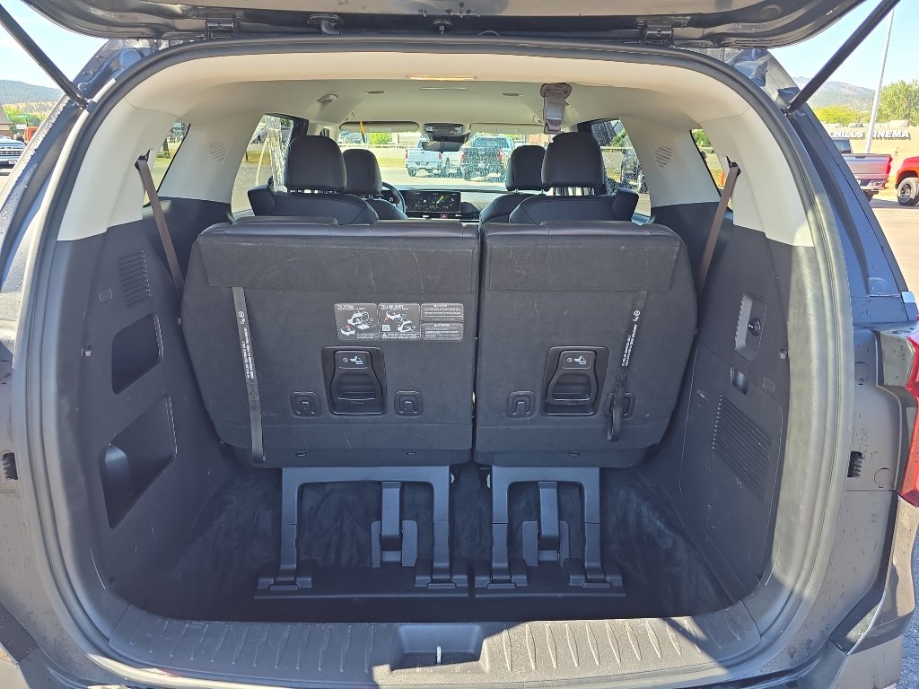 Used 2025 Kia Carnival FWD image 22