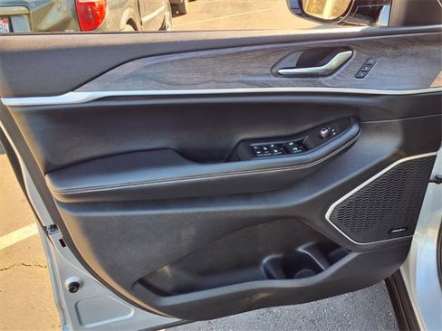 Used 2021 Jeep Grand Cherokee L Limited image 11