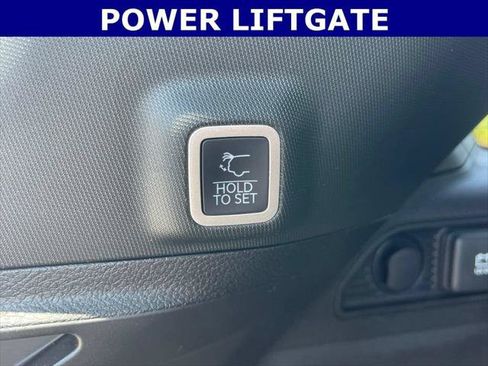 Certified 2025 Jeep Grand Cherokee Limited AWD/4WD image 17