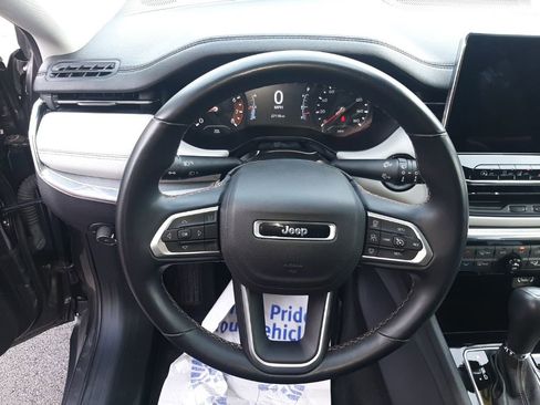 Used 2022 Jeep Compass Limited image 17