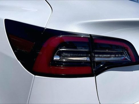 Used 2022 Tesla Model 3 Long Range AWD/4WD image 29