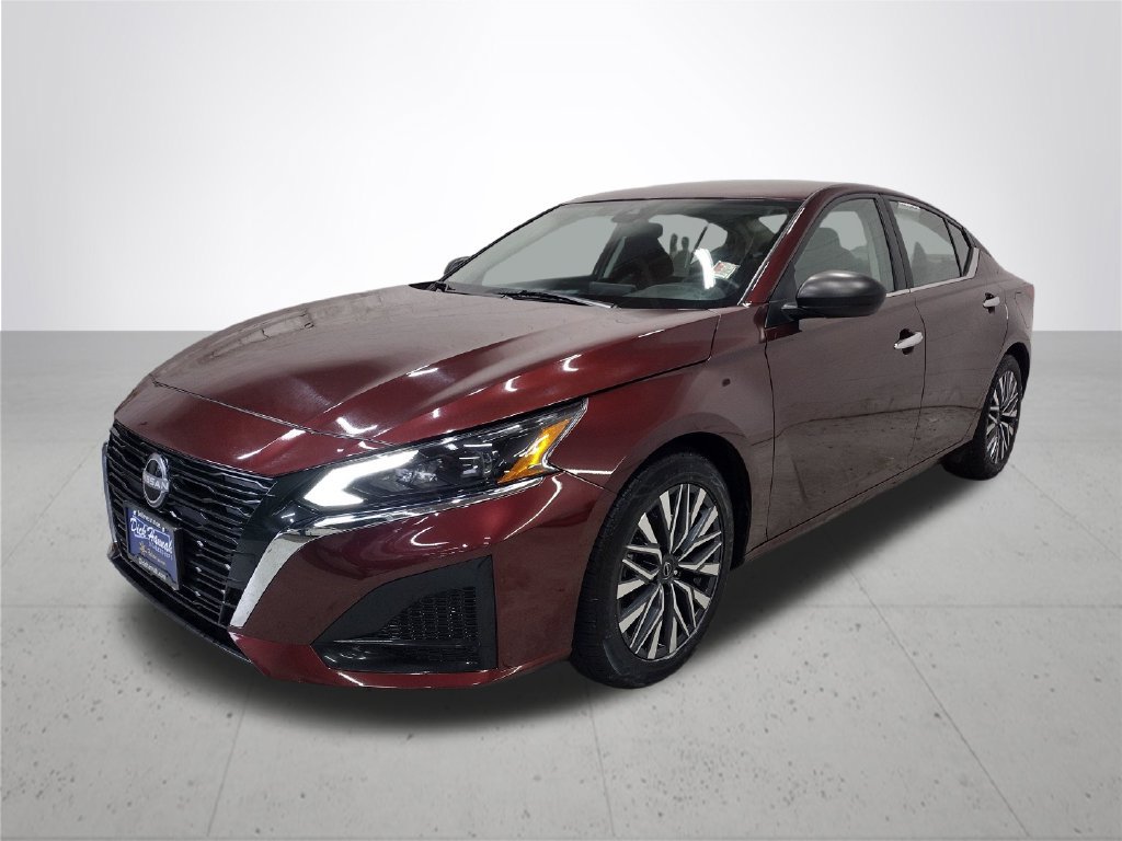 Used 2025 Nissan Altima 2.5 SV FWD image 2