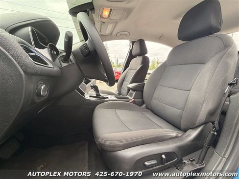 Used 2018 Chevrolet Cruze LT FWD image 10