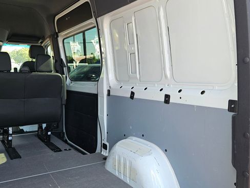 Used 2024 Mercedes-Benz Sprinter 2500 image 31