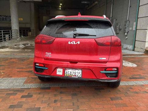 Used 2022 Kia Niro EX Premium w/ Cold Weather Package image 4