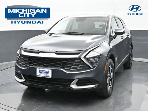 Used 2023 Kia Sportage LX image 1