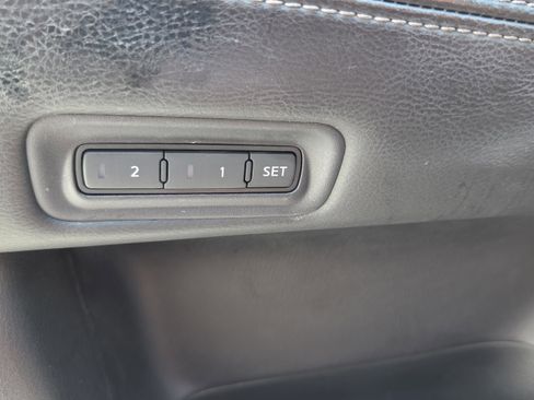 Used 2015 Nissan Pathfinder Platinum FWD image 29