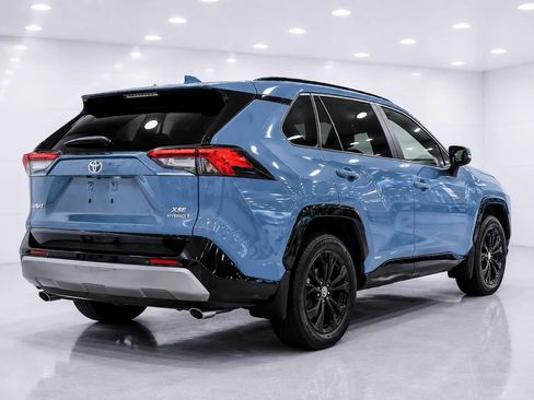 Used 2022 Toyota RAV4 SE w/ Convenience Package AWD/4WD image 5