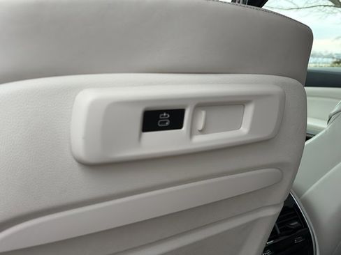 Used 2020 BMW X7 xDrive40i w/ M Sport Package image 18