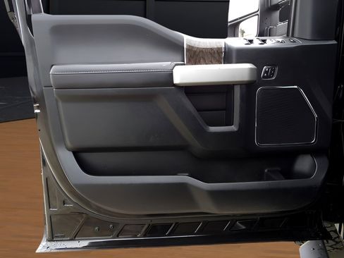 Used 2017 Ford F250 Lariat w/ Lariat Value Package image 10