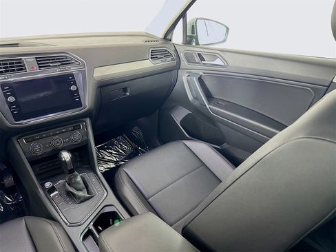 Used 2020 Volkswagen Tiguan SEL image 24