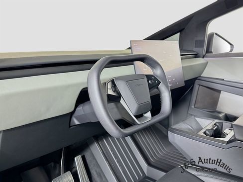 Used 2025 Tesla Cybertruck AWD Crew Cab image 9