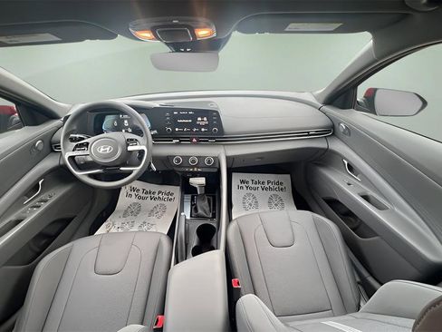 Certified 2024 Hyundai Elantra SE image 20