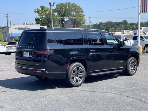 Certified 2024 Jeep Wagoneer L Series II AWD/4WD image 9