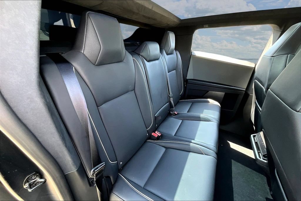 Used 2024 Tesla Cybertruck AWD Crew Cab image 23