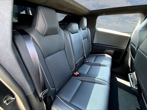Used 2024 Tesla Cybertruck AWD Crew Cab image 23