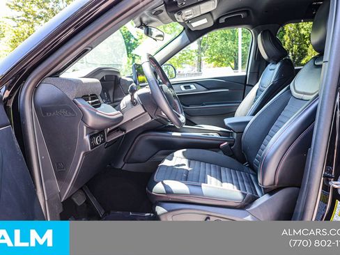Used 2025 Ford Explorer ST-Line w/ ST-Line Street Pack AWD/4WD image 18