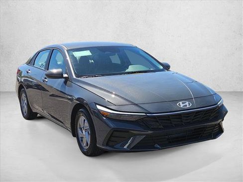 New 2026 Hyundai Elantra SE FWD image 3