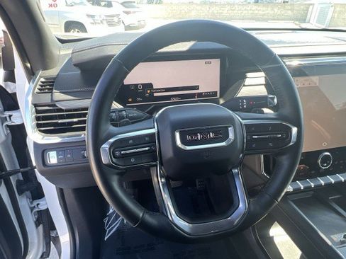 Used 2024 GMC Acadia Elevation image 11