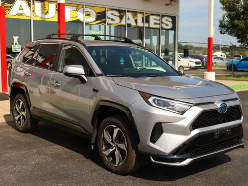 Used 2021 Toyota RAV4 SE w/ Weather & Moonroof Package AWD/4WD image 3