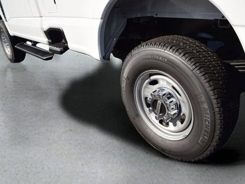 New 2026 Ford F250 XL w/ XL Chrome Package image 5