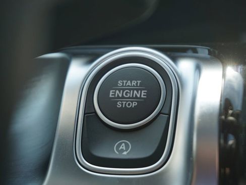 New 2025 Mercedes-Benz GLB 250 4MATIC image 32