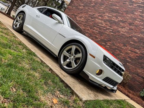 Used 2010 Chevrolet Camaro SS w/ RS Package image 28