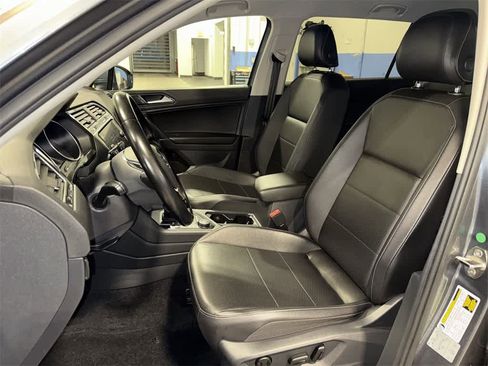 Used 2018 Volkswagen Tiguan SEL image 14