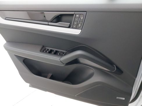 New 2026 Porsche Cayenne image 29